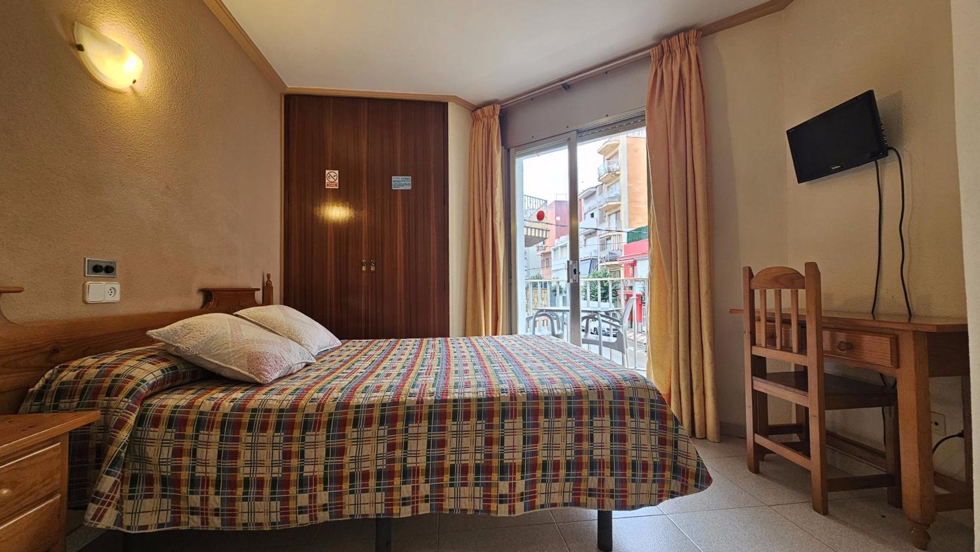 Hostal Los Manos Blanes Exterior foto
