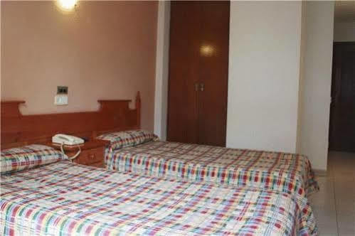Hostal Los Manos Blanes Exterior foto